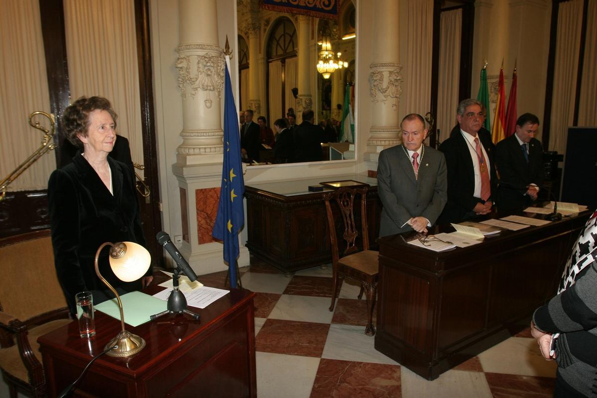 Nombramiento de la bioquímica asturiana Margarita Salas como académica de honor de la AMC, en 2009.