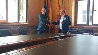 Miguel Ángel Martos releva a José Manuel Chimeno en la Alcaldía de Galende