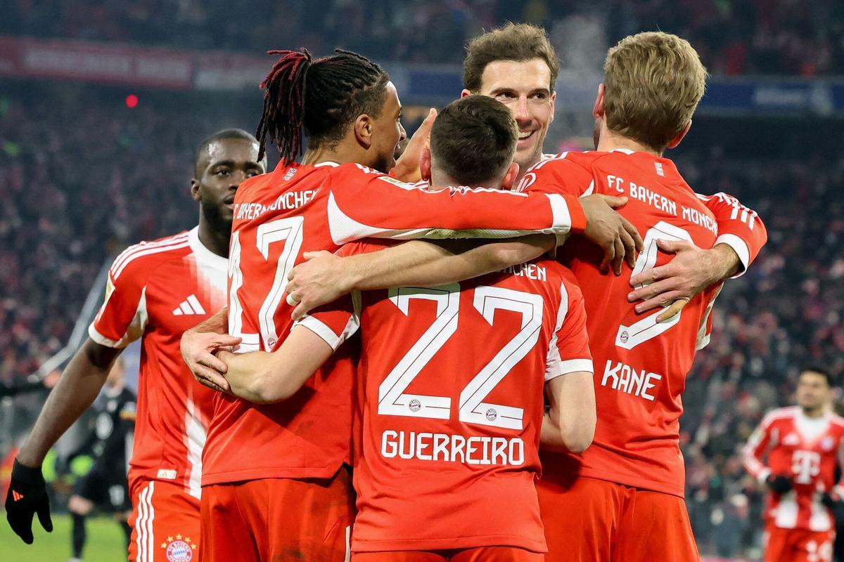 Los jugadores del Bayern celebran uno de los goles ante el Wolfsburgo, este domingo en Múnich.