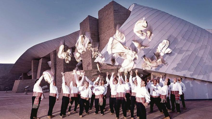 Con los años, algunos de Los Sabandeños se han ido profesionalizando a nivel musical.