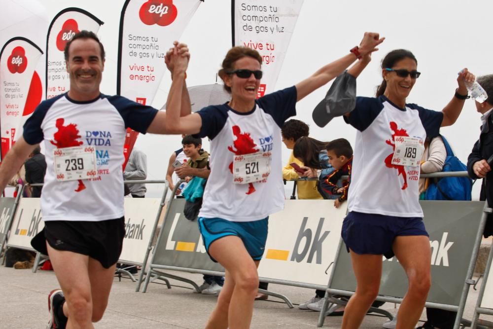 Participantes en la carrera "Dona vida"