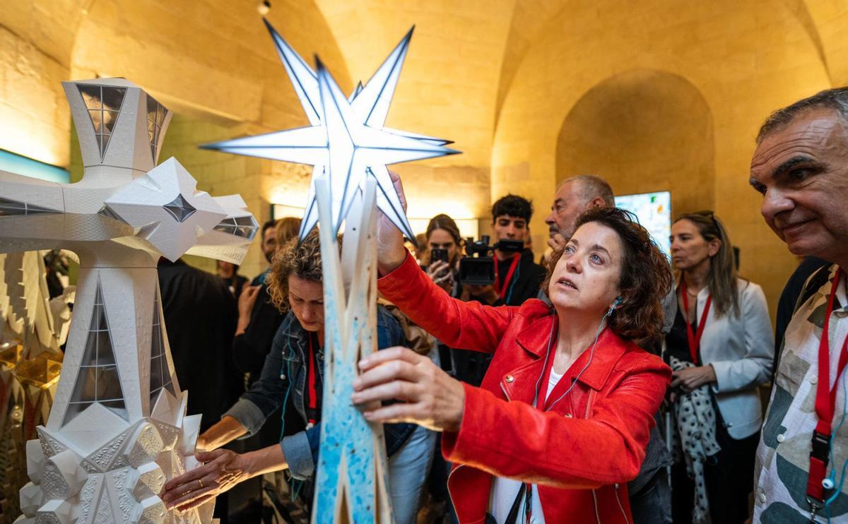 La Sagrada Família brinda als cecs una visita tàctil