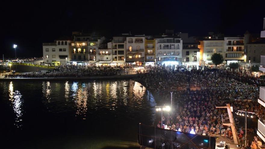 Imatge de la platja de les barques durant la 41a Cantada d&#039;Havaneres