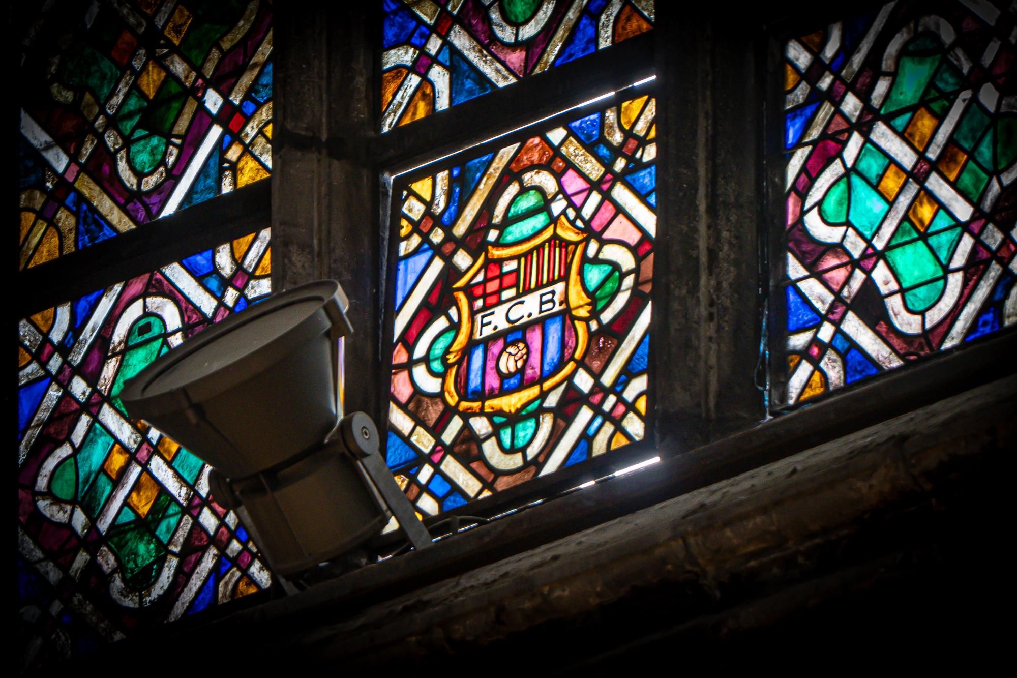 La desgracia que explica por qué hay un escudo del Barça en una ventana de Santa María del Mar