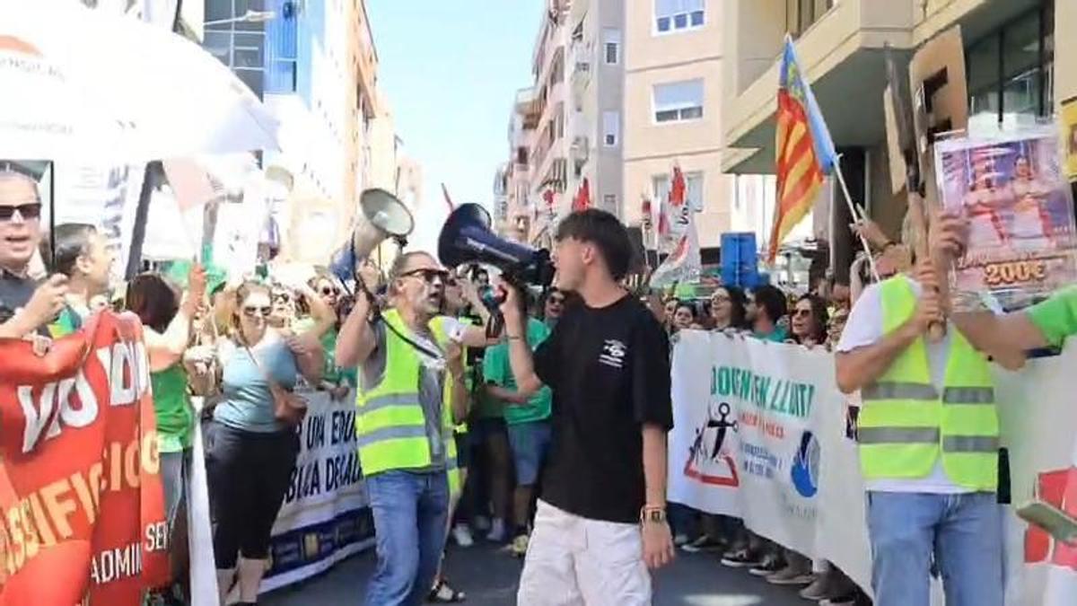 Protesta de profesores en la Dirección Territorial de Educación de Alicante