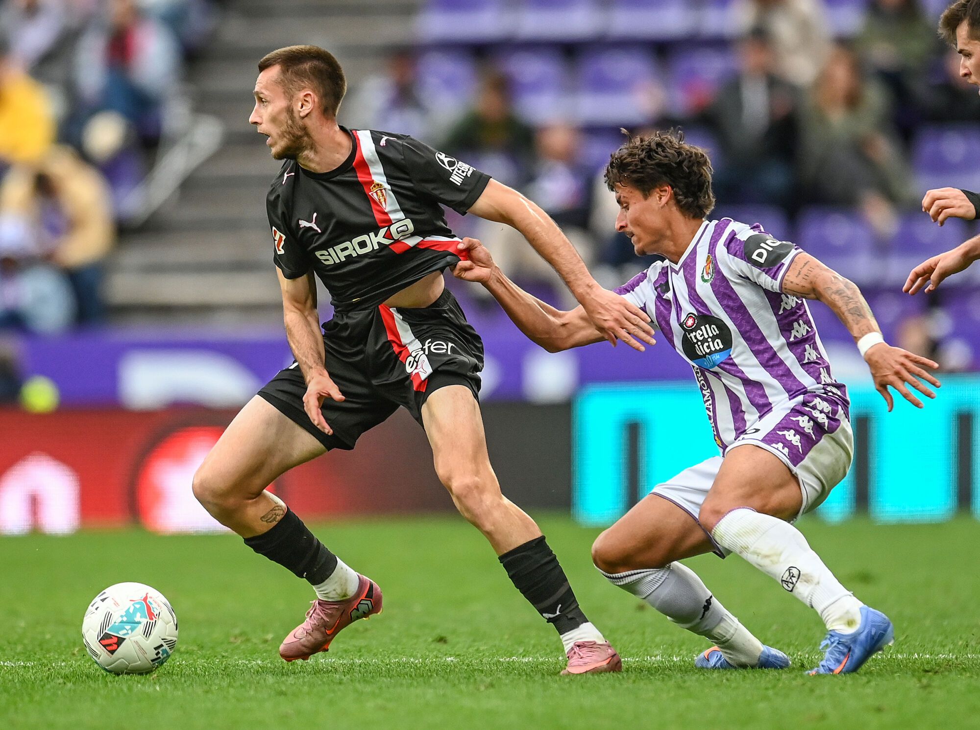Fútbol. Partido correspondiente a la jornada 10 de Segunda División temporada 2025-2026 entre el Real Valladolid y el Sport. Gijón. Estadio Municipal José Zorrilla Partido de la Liga Hypermotion entre el Real Valladolid CF y el Real Sporting celebrado en el estadio José Zorrilla, Valladolid. 19/10/2025 - Ricardo Ordóñez