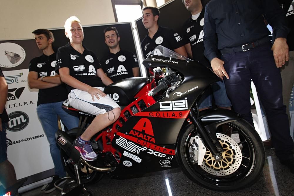 Presentación de la moto del programa Motostudent de los alumnos de la Escuela Politécnica de Ingeniería