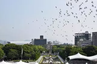 Hiroshima recuerda a las 100.000 víctimas de la bomba atómica en el 79 aniversario del bombardeo