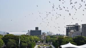 Hiroshima recuerda a las 100.000 víctimas de la bomba atómica en el 79 aniversario del bombardeo