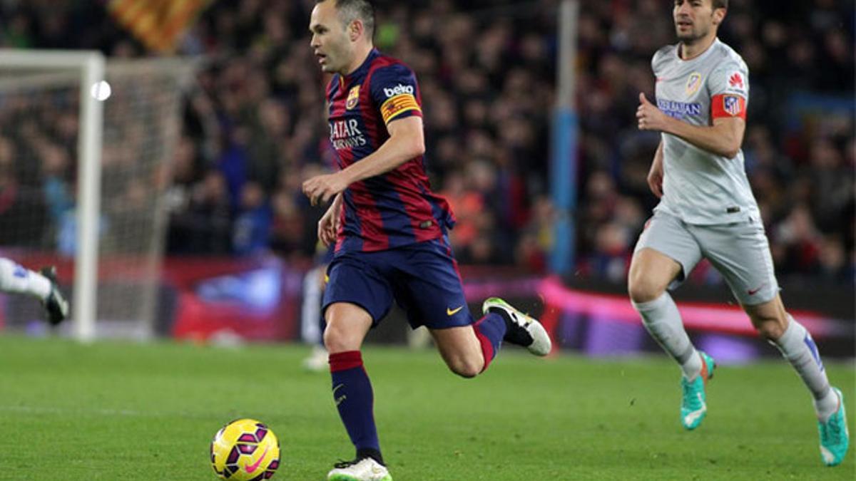 Iniesta, en un partido ante el Atlético de Madrid