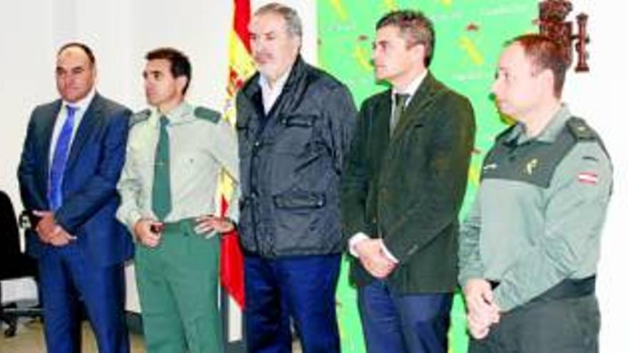 La Guardia Civil dona 300 kilos al banco de alimentos