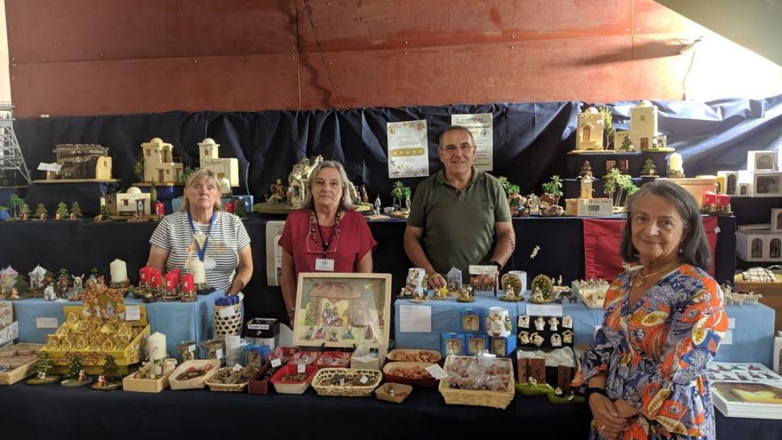 La Navidad se hace un hueco en la Feria de Muestras: el belenismo también triunfa en verano