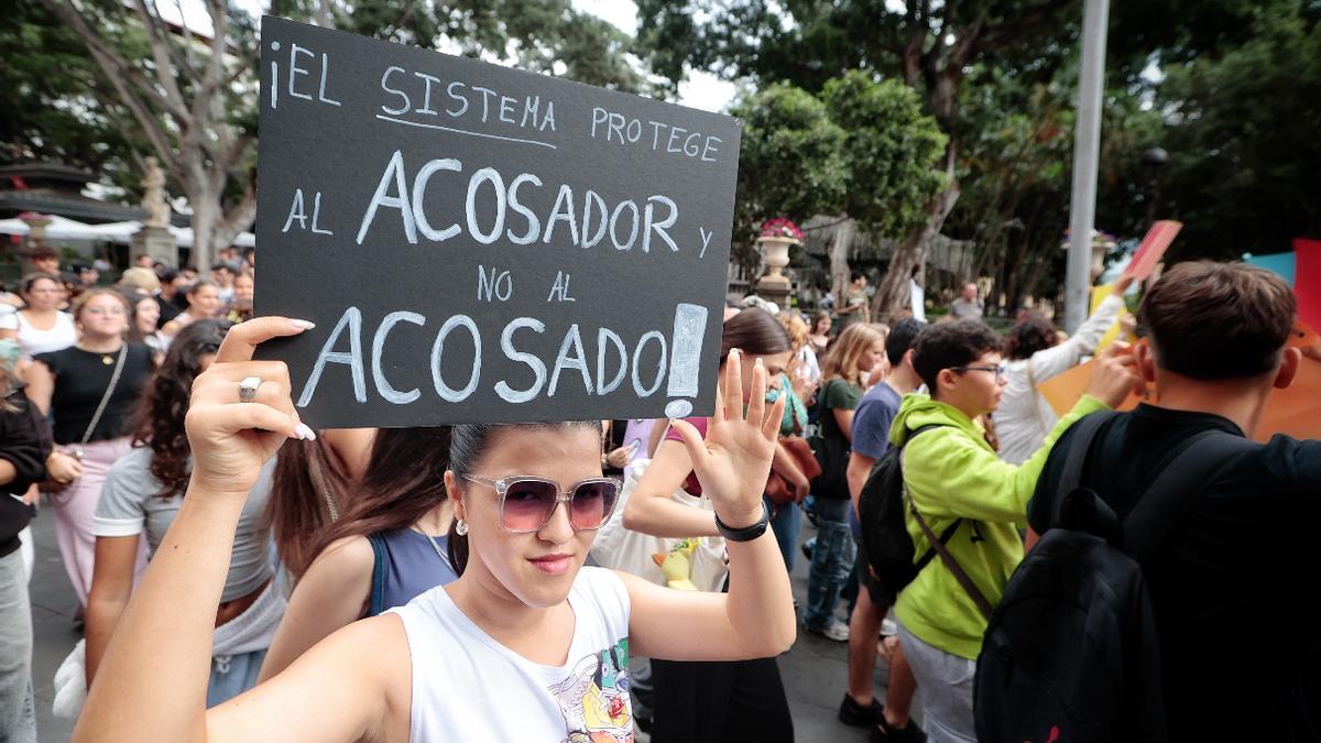 Un detalle de la última manifestación contra el acoso escolar celebrada en Santa Cruz de Tenerife.
