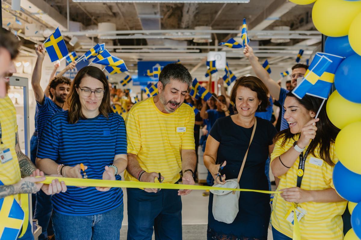 Ikea inaugura la seva primera botiga al centre de Barcelona: «Que bé, per haver d’anar tan lluny ja no hi anava»