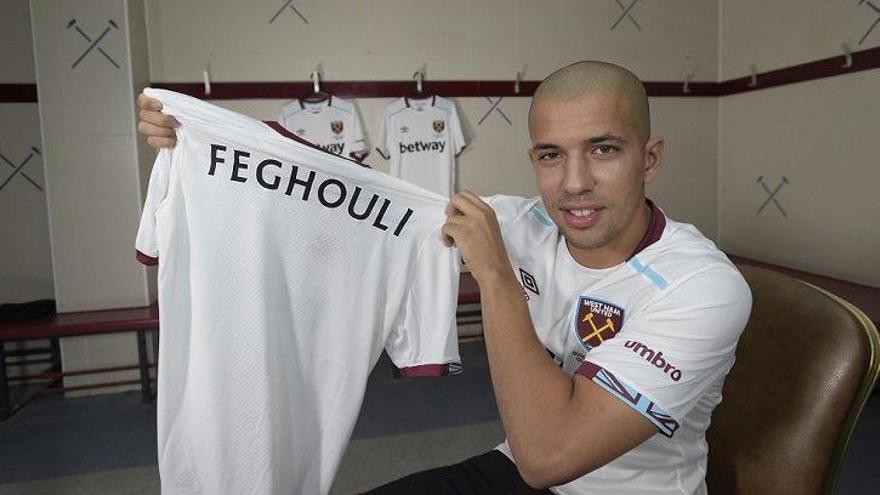 Feghouli, con la camiseta del West Ham.