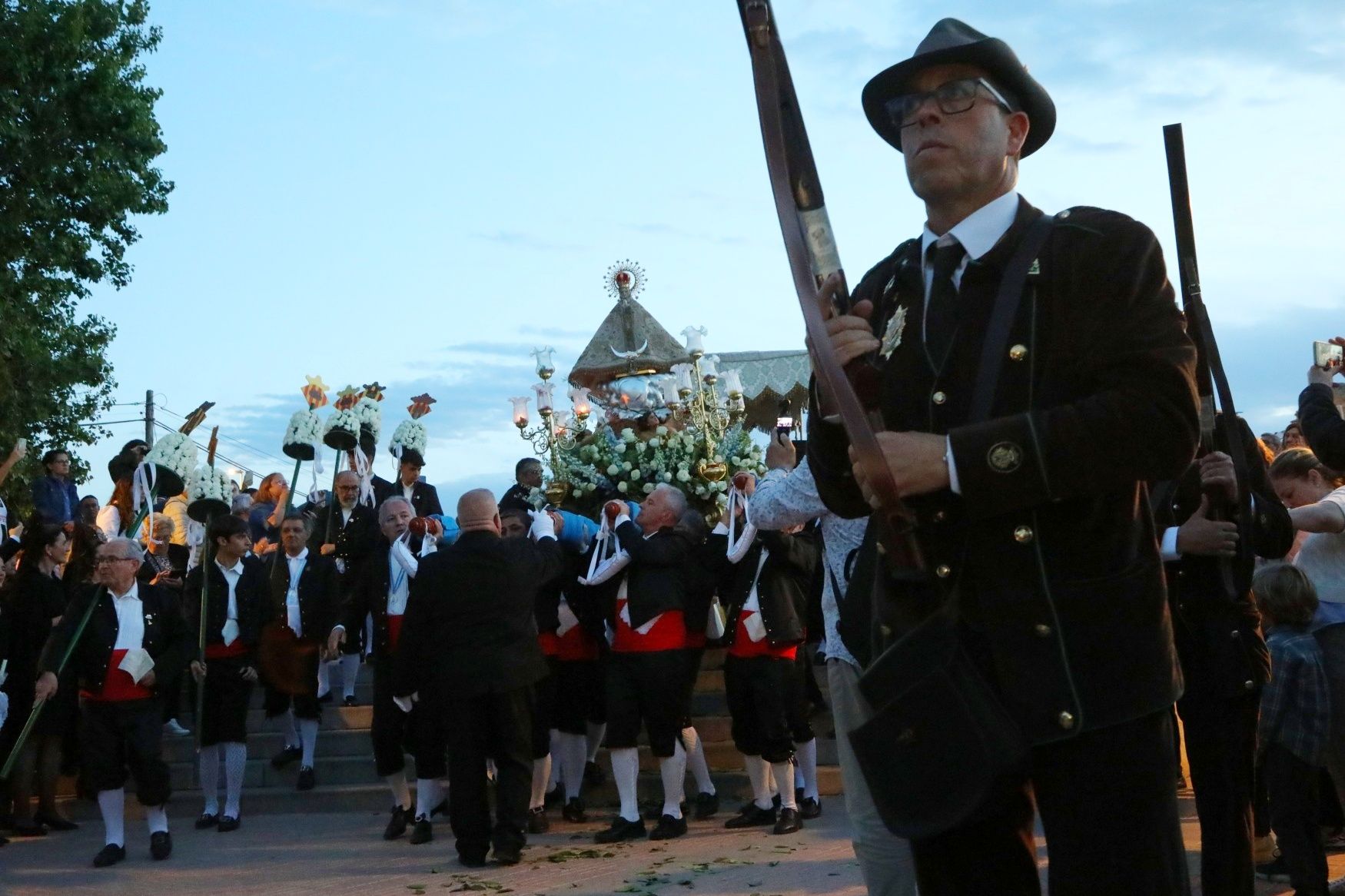 La Lledonera regresa a la basílica en una última procesión