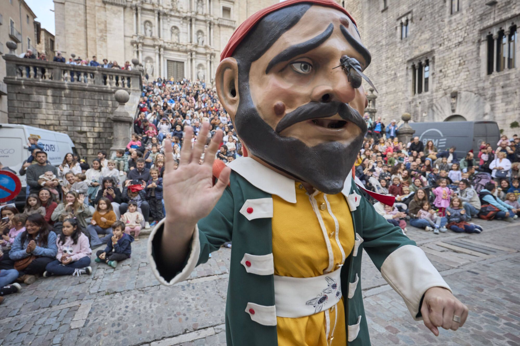 Les fotos de la passejada de capgrossos i gegants a la plaça de la catedral de Girona