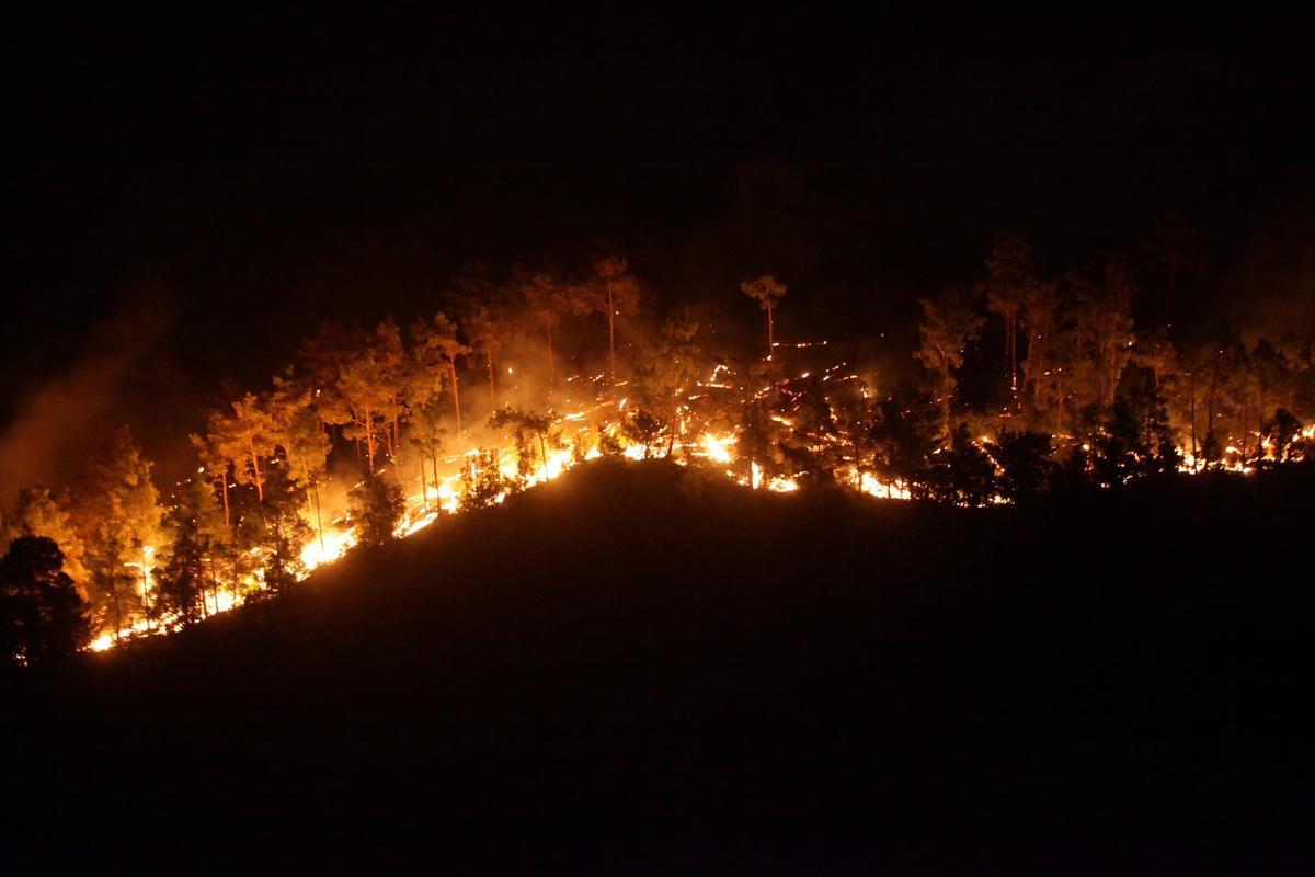 Incendios descontrolados en las islas griegas de Corfú y Rodas