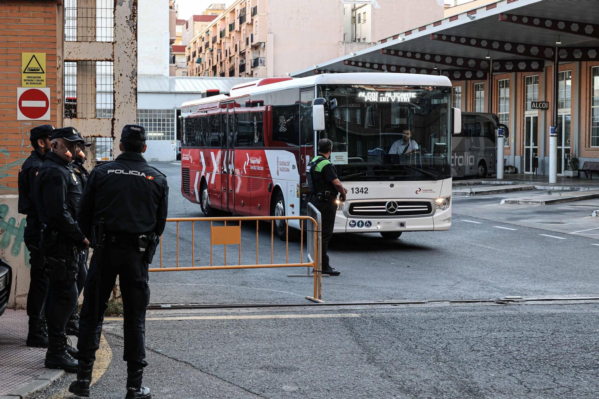 Imágenes de la huelga de los trabajadores de Automóviles La Alcoyana Vectalia