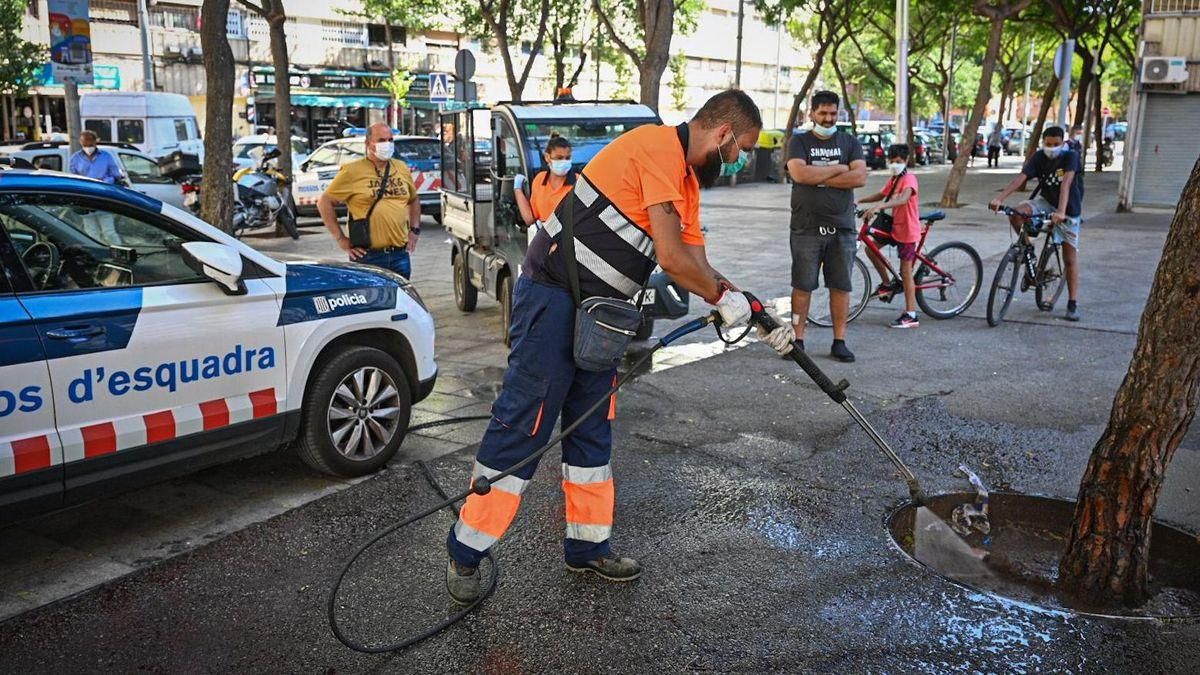 Una persona muere apuñalada durante una pelea en plena calle en la Mina de Barcelona