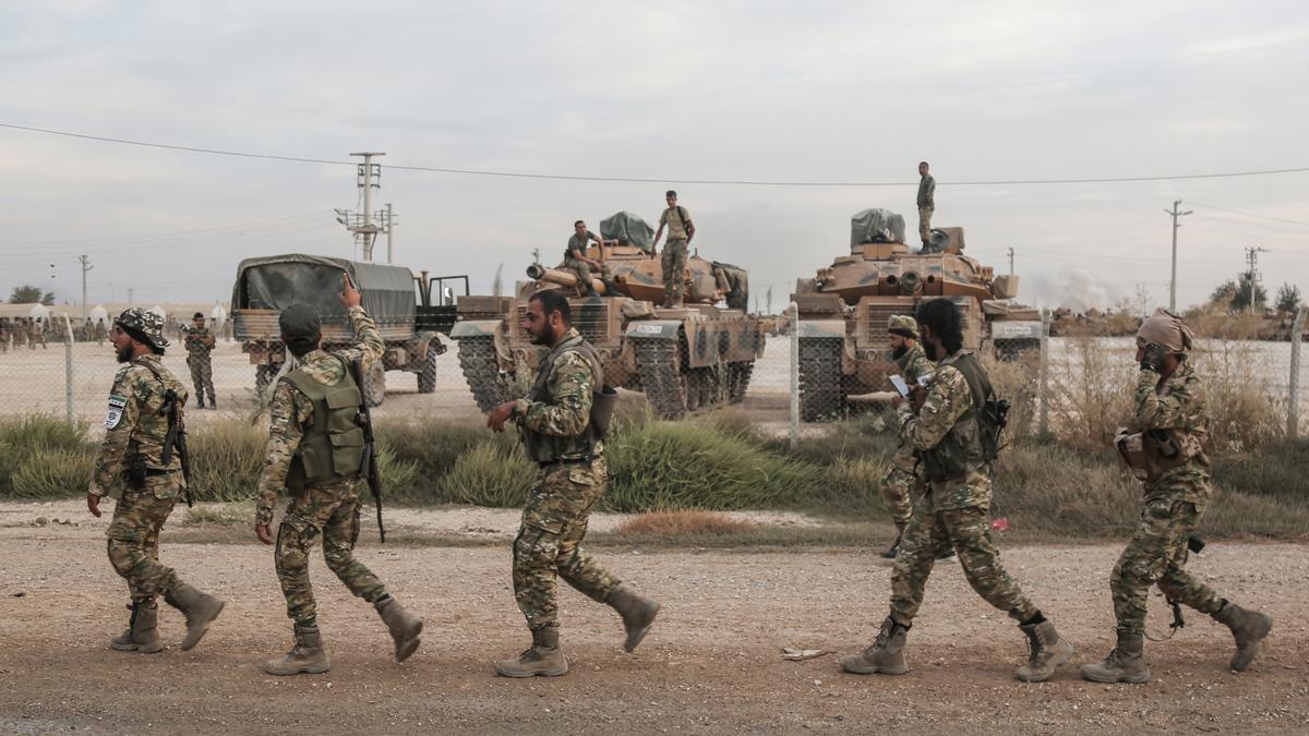 Soldados y vehículos militares de Turquía.