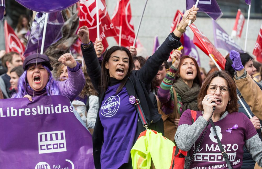 Piquete en el centro de Alicante por la huelga feminista