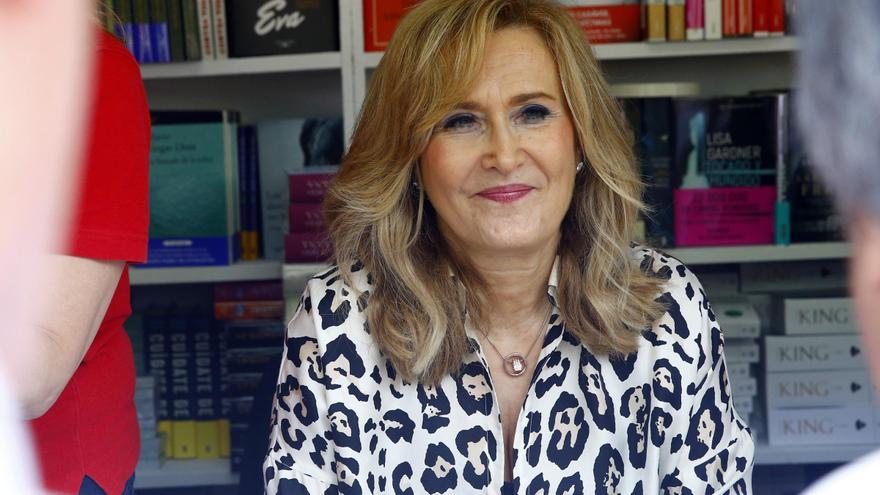 Nieves Herrero: &quot;La Reina usa las joyas para mandar mensajes&quot;