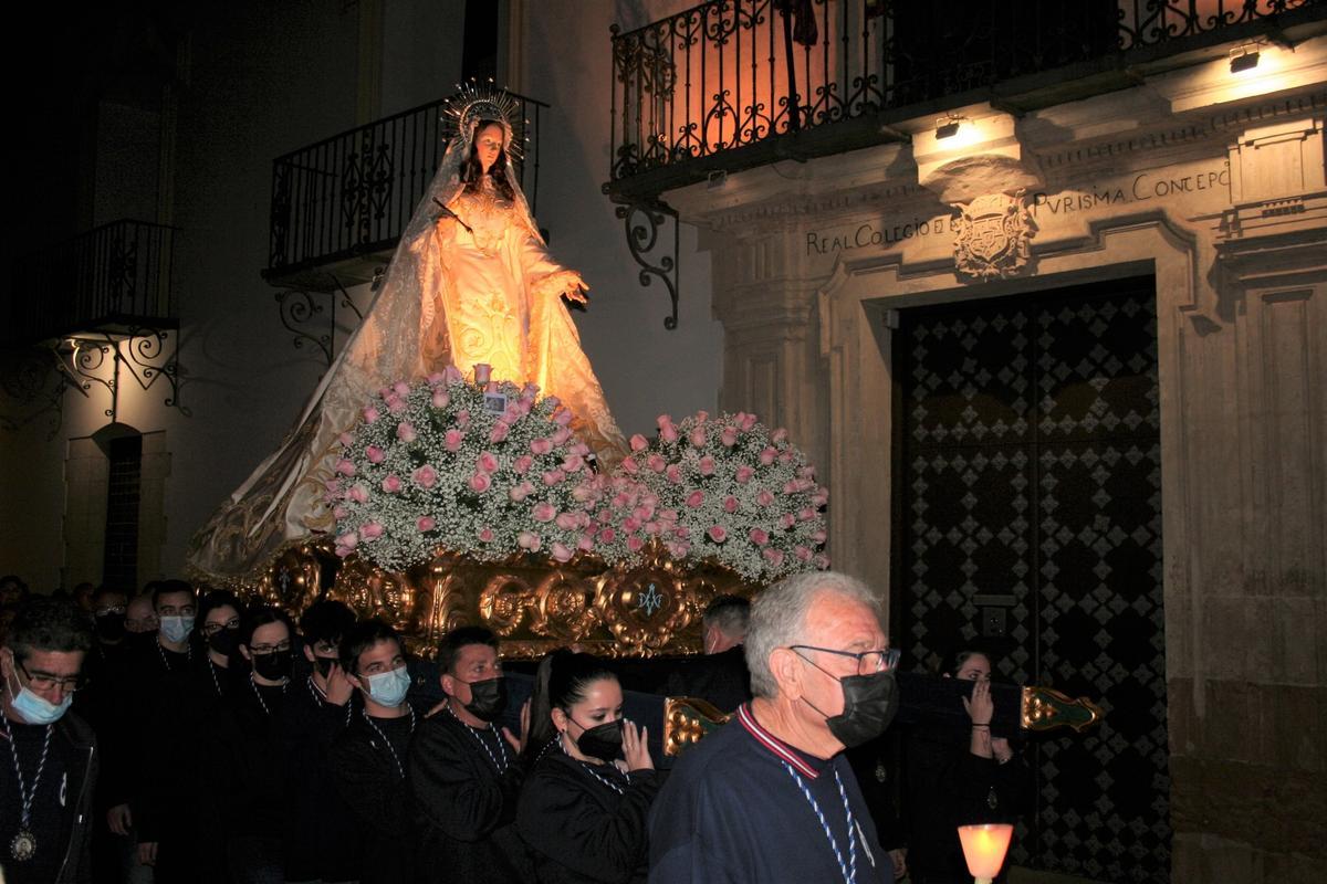 La Encarnación por el casco antiguo la víspera del Domingo de Resurrección.