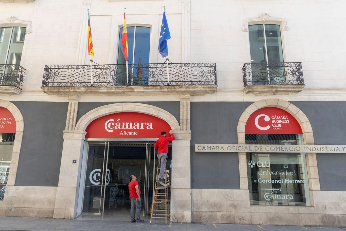 La Cámara de Alicante ha retomado su antigua sede en Alicante tras el fallido proyecto en el puerto.