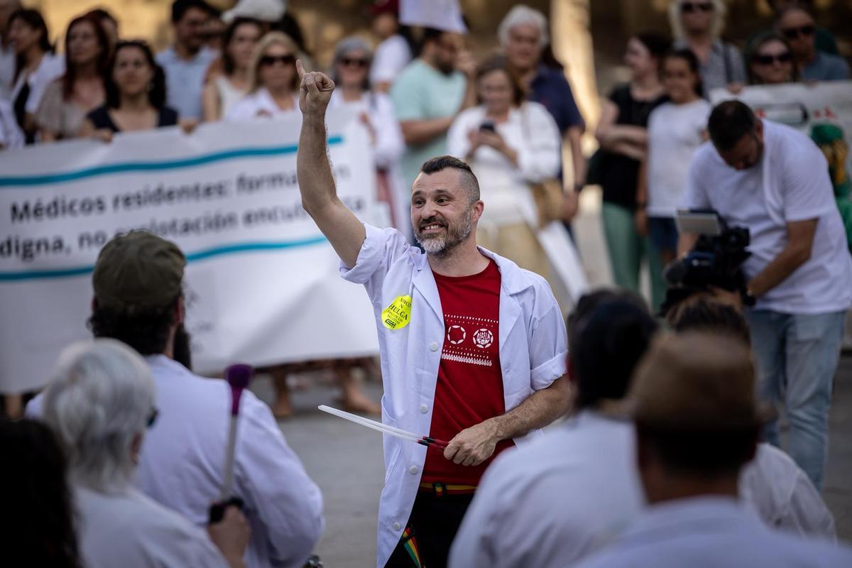 Protesta de los médicos en la quinta semana de huelga de Aragón.