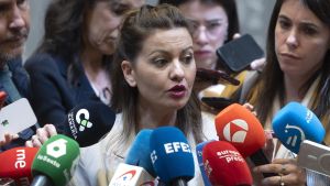 La ministra de Juventud e Infancia, Sira Rego, atiende a los medios de comunicación, en el Ministerio de Juventud e Infancia, a 1 de abril de 2025, en Madrid (España).