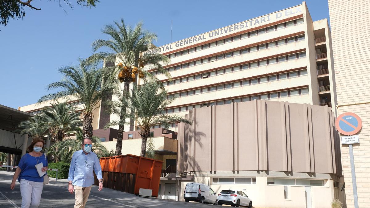 Fachada principal del Hospital General Universitario de Elche, en una imagen de esta semana. | ÁXEL ÁLVAREZ