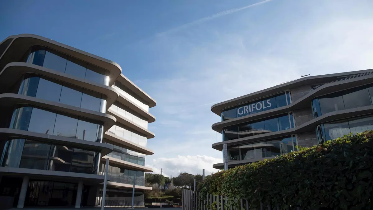 La CNMV multa a Grifols con casi 1,4 millones de euros por los defectos en sus informes financieros