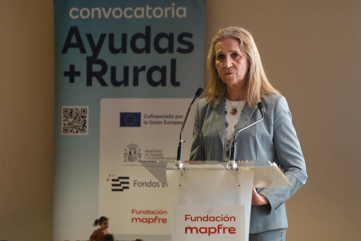 La Infanta Elena visita Oviedo y rompe una lanza en defensa de los pueblos de Asturias