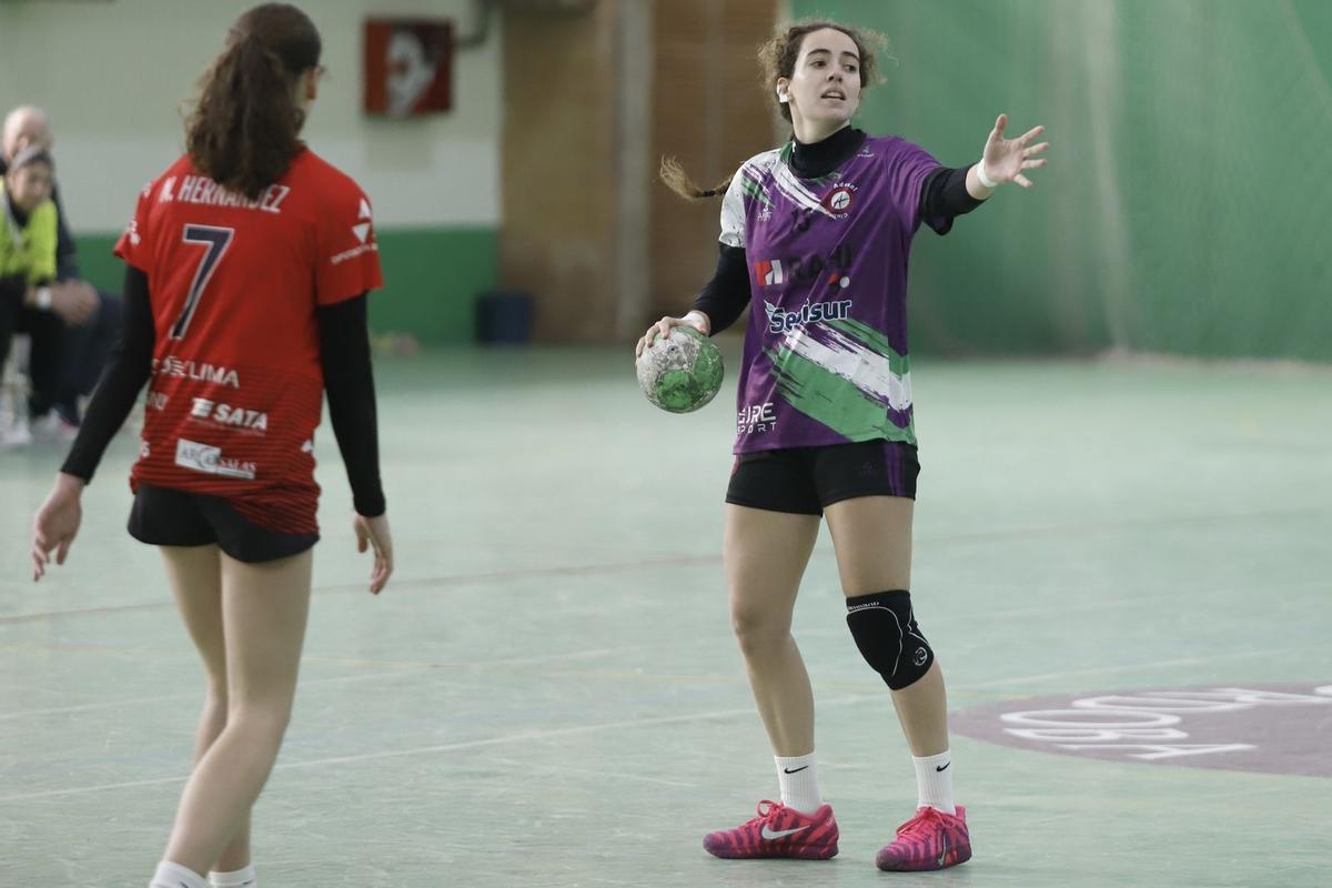 Carla Montero ordena una jugada.