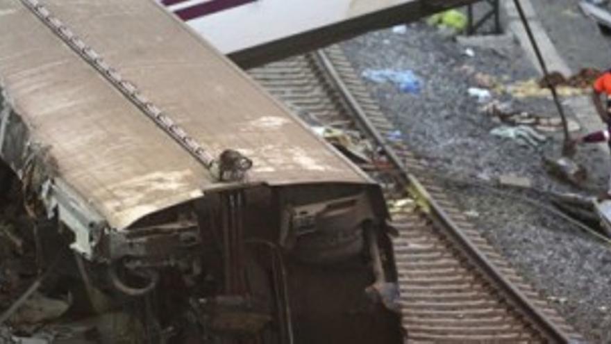 Accidente de tren en Santiago: 77 muertos y más de 140 heridos