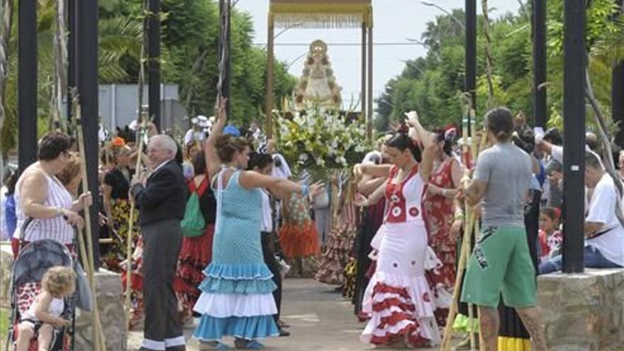 Vila-real se rinde a la Virgen del Rocío con una romería especial