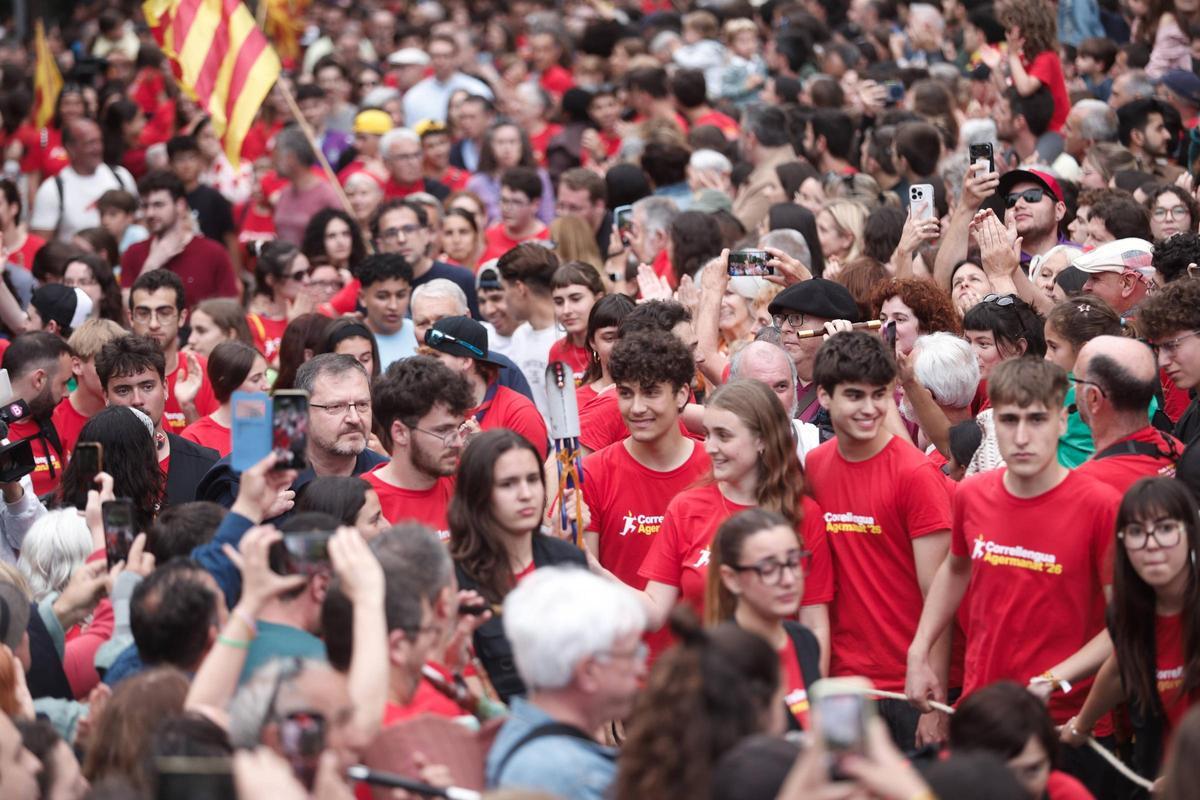Miles de personas llenan Palma en defensa del catalán