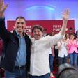 El presidente del Gobierno y el candidato del PSE-EE a Lehendakari, Eneko Andueza, en un acto el 13 de abril en San Sebastián.