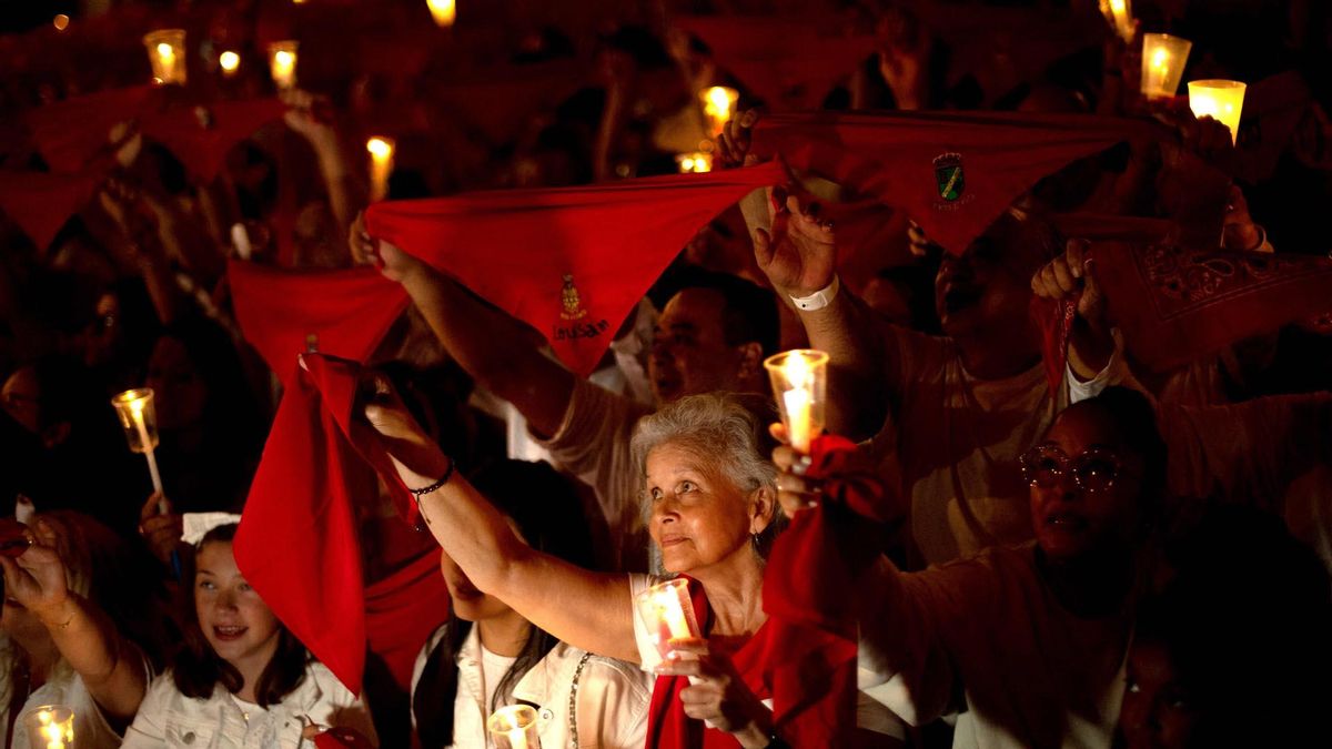 A las 12 de la noche, se han dado por finalizados oficialmente los Sanfermines 2025 con el canto del Pobre de Mí.