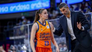 Valencia Basket: Claudia Contell dobla partidos, suma y convence