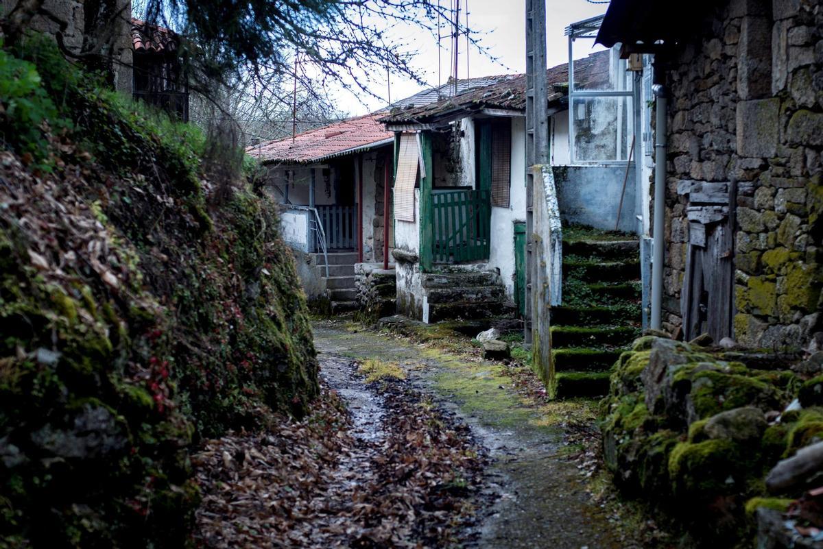 Imagen de archivo de un núcleo deshabitado en Ourense. EFE/Brais Lorenzo