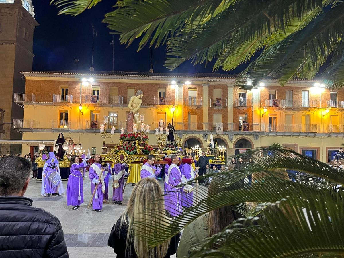 Emotiva y solemne procesión del Santo Entierro en Nules