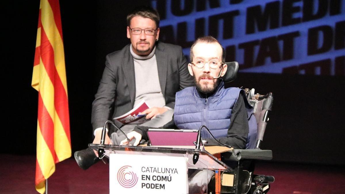 El secretario de organización de Podemos, Pablo Echenique, y el candidato de Catalunya en Comú, Xavier Domènech, este jueves, en El Vendrell.