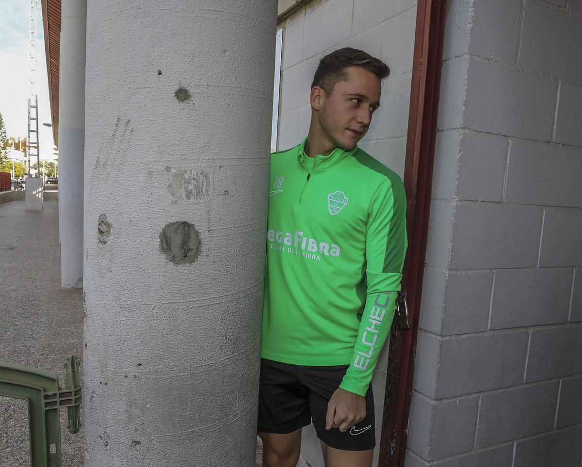 Borja Garcés entrando al Díez Iborra, antes del entrenamiento de este miércoles