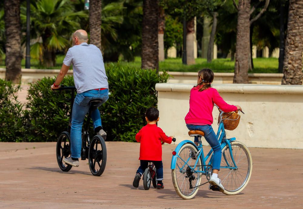 Los niños vuelven a llenar parques y calles