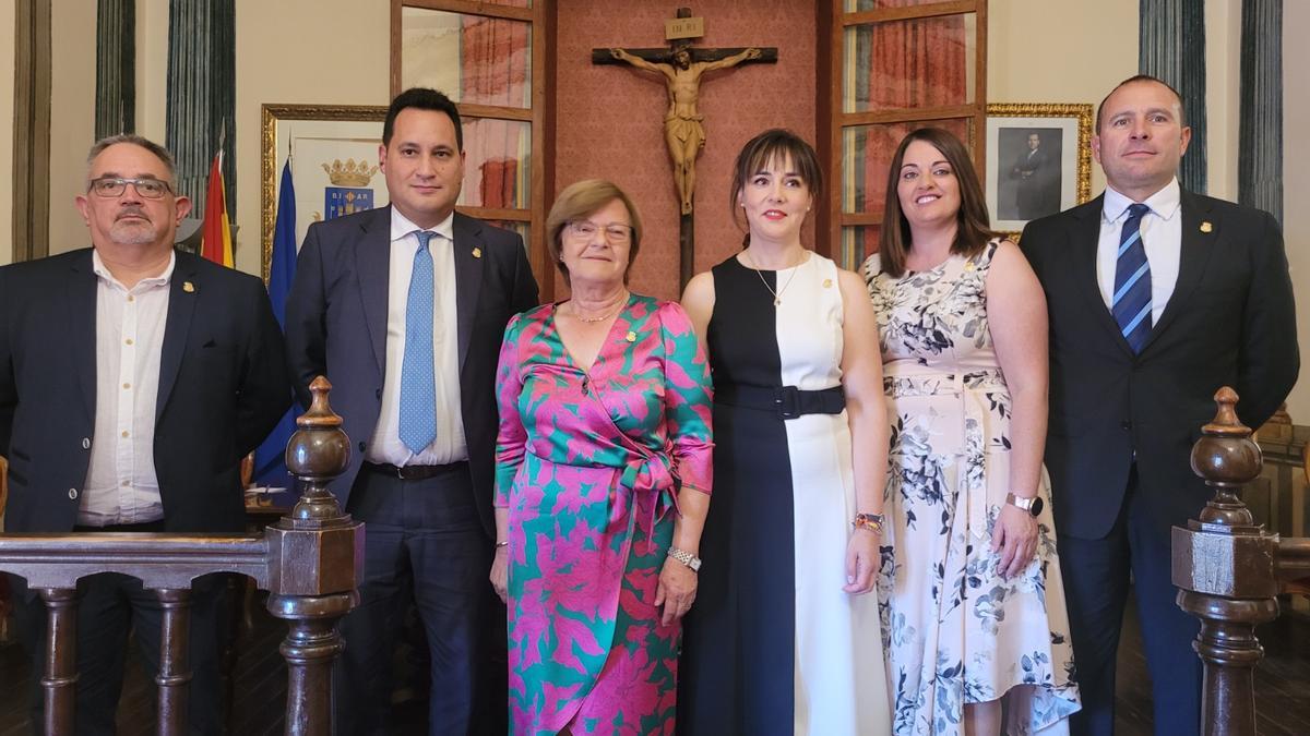 El nuevo equipo de gobierno de Biar con la alcaldesa María Magdalena Martínez al frente.