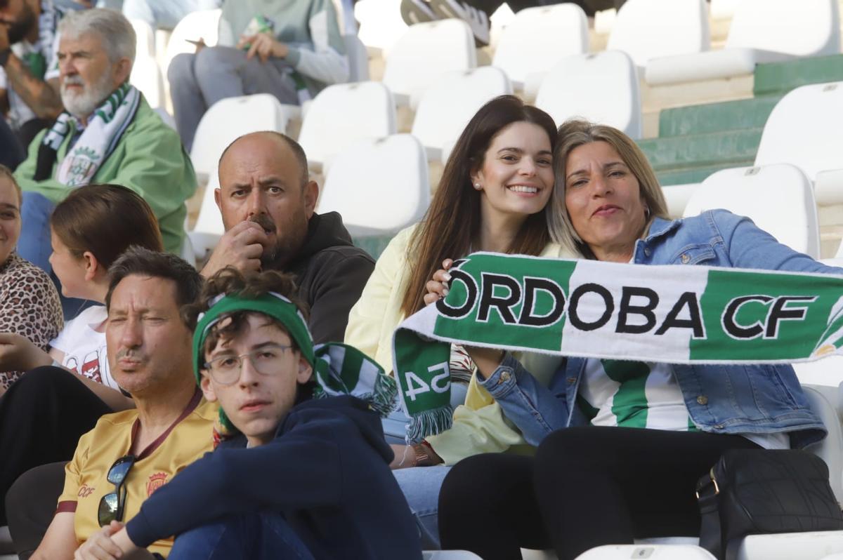 Córdoba CF-Cádiz: las imágenes de la afición blanquiverde en El Arcángel Córdoba CF-Cádiz: las imágenes de la afición blanquiverde en El Arcángel