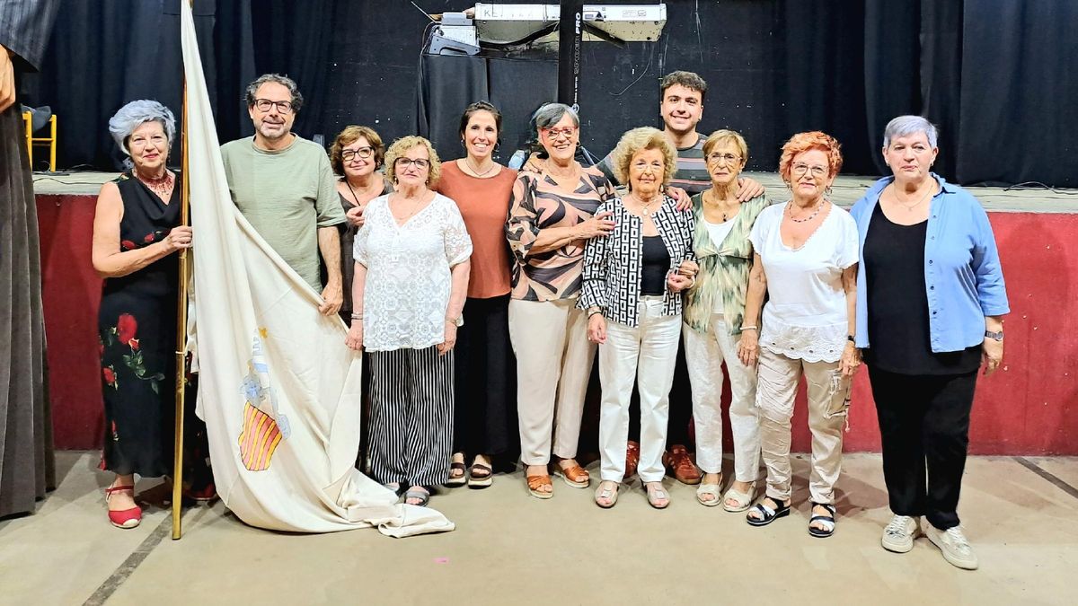 Traspàs de la bandera a l'entitat Ressò