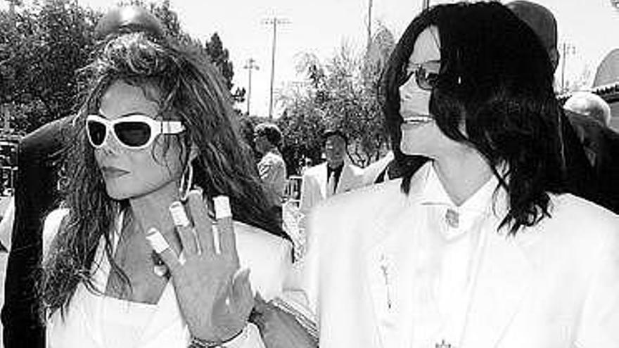 Latoya, con Michael Jackson, en el año 2004.